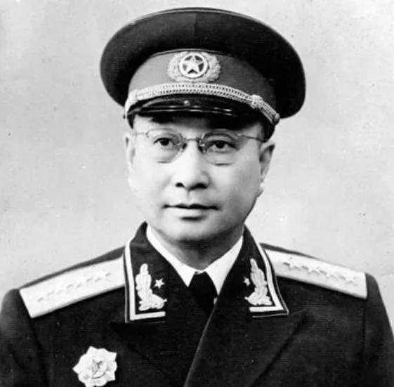 陈赓|康生批评陈赓：当年你把蒋介石毙了，哪有今天？陈赓一句话回怼