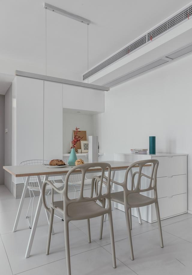 |买完房后没剩多少钱，新房简装直接刷白墙，简约大气又清新