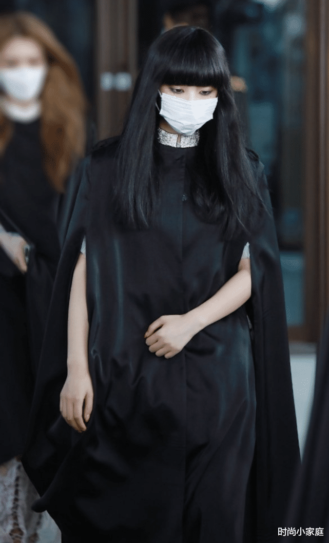 『杨超越』难怪杨超越从不留齐刘海，当看清她换发型的近照，粉丝直呼不敢认