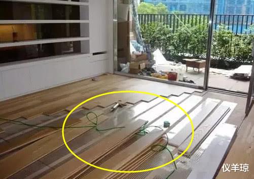 @为什么聪明人都在瓷砖上铺木地板？开始觉得傻，听完才知差点被坑
