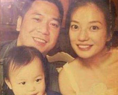 赵薇:赵薇:抛弃同床三年身价120亿小伙,为何嫁二婚带娃的黄有龙?