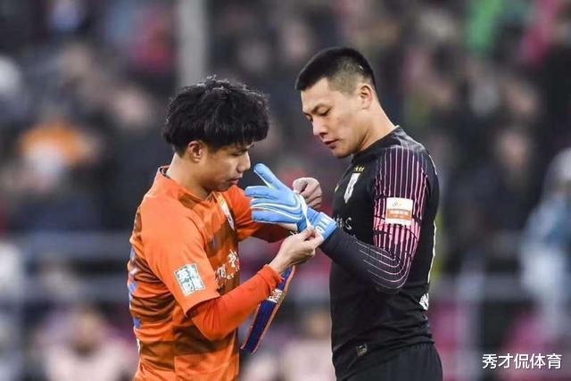 『周海滨』周海滨直播透露即将做出新决定，未来一定回到鲁能，畅谈各位队友