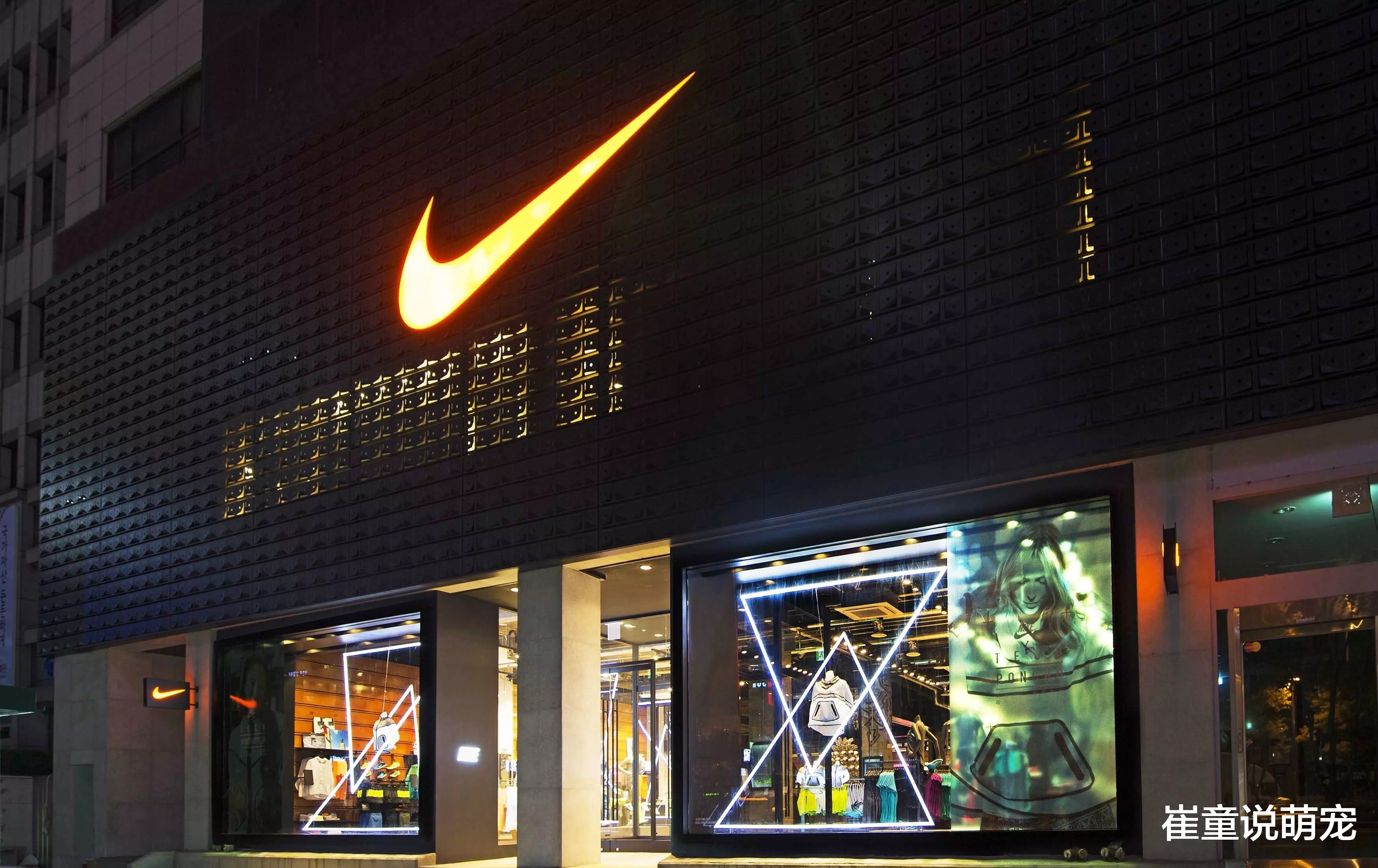 明明价格差不多，为啥很多人却说“穷耐克，富阿迪”？看完可算明白了