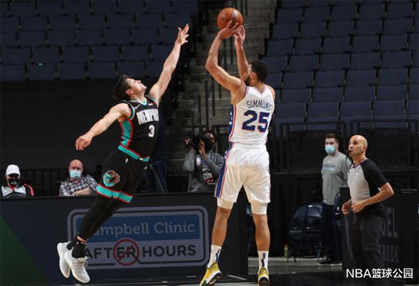 76人队|8+18+3！霍华德打疯还是输，76人带不动，这就是你期待的结局