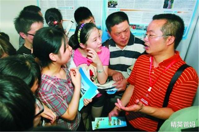 数学:高考填志愿时,数学差的孩子最好避开3个专业,别给自己“添堵”