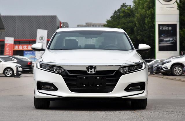 大众帕萨特|先开本田雅阁,再试大众帕萨特,车主:上当了!