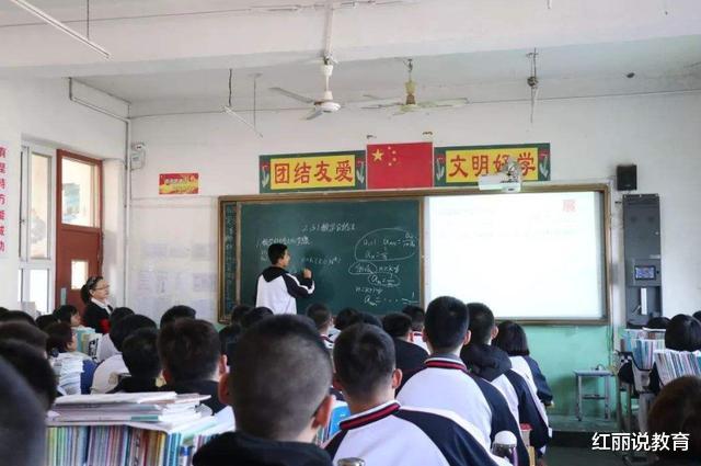 教师|这所中学排名居国内首位，高考超50%学生达650分，考进不容易