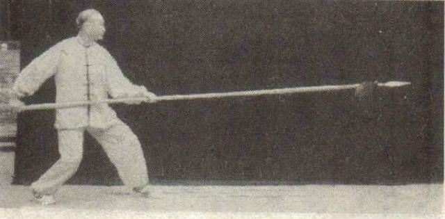 |此人枯瘦如柴却力大无比，一生比武未尝败绩，只要出手必有伤亡