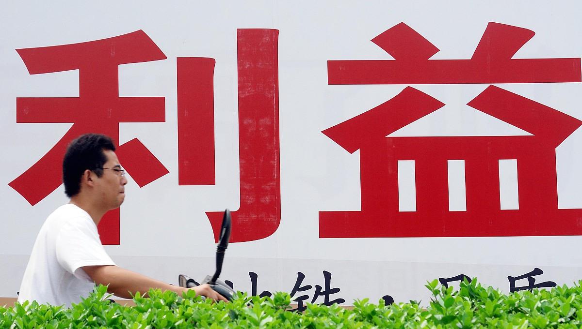 职场故事|女员工怀孕后月薪涨2000，当月升部门经理，隔月才发现自己中计了