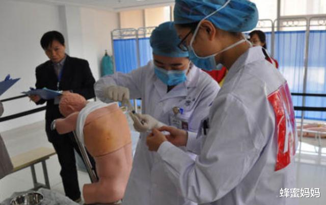 蜂蜜|大学“最累”的3个专业，报考有“风险”，没毅力的人要远离