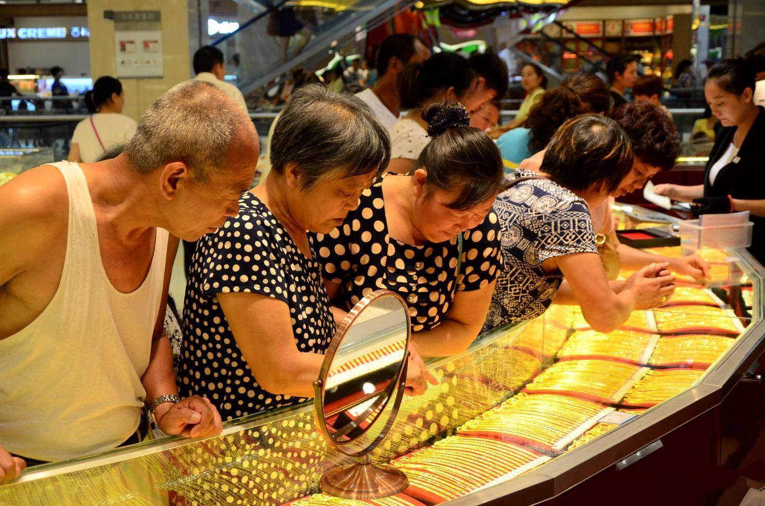 现货黄金|暮夜周评：金价“疯涨”后，周五金价收阴线！后市涨还是跌？