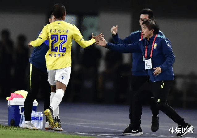 广州恒大|恒大官方更新大名单：郑智2次出现，洛国富不在列，归化新星落选！