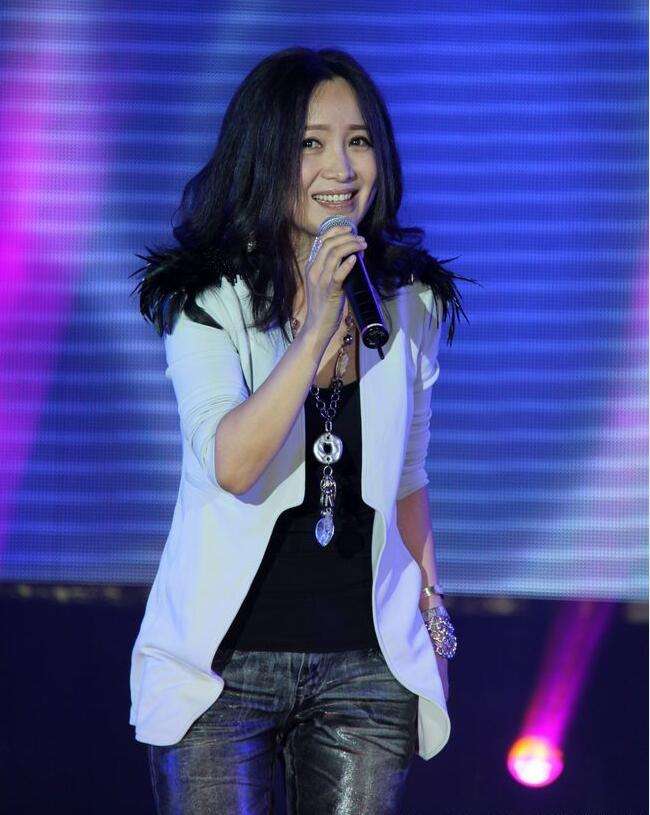 春晚|她接连上4次春晚,却被恩师骗后堕胎,今49岁不再追求爱情!