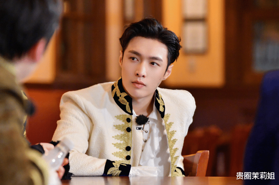 张艺兴：极限挑战回应张艺兴退出，千言万语化成六个字，让无数人潸然泪下