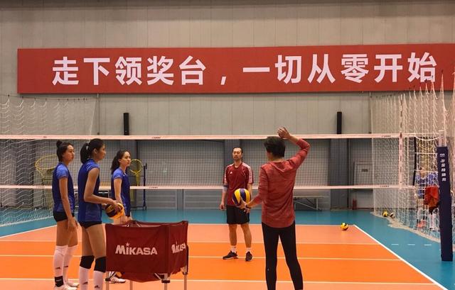 「颜妮」副攻第一替补顺利上位：姚迪梅笑寒一上一下？