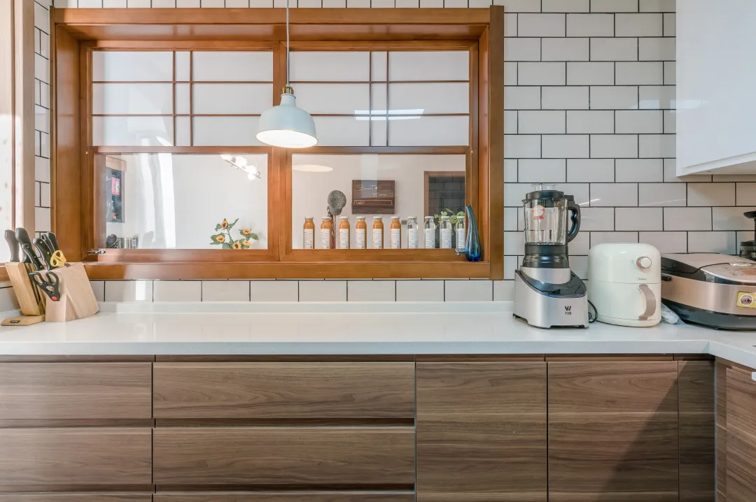 |这个自然温暖的三口之家，有家庭“图书馆、咖啡馆”，适合慢慢的享受生活~