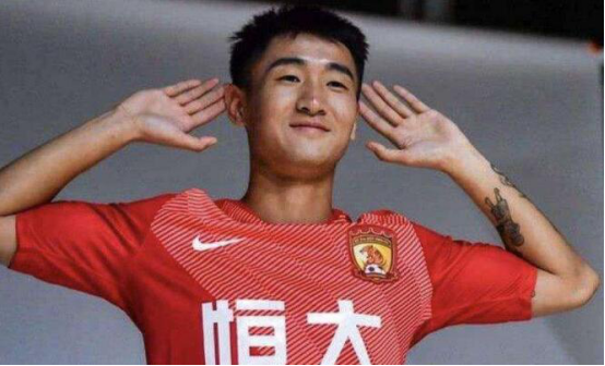 『韦世豪』了不起!里皮都拿他没办法的刺头却被恒大降服,如今已成球队核心