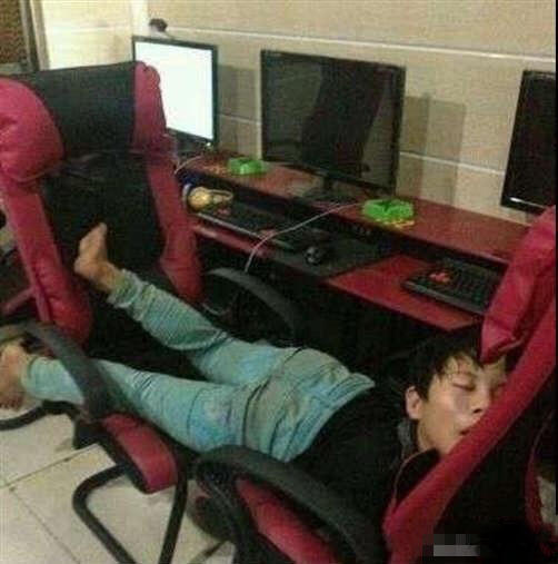 |“钓鱼钓到这玩意，还真没见过，这是啥鱼？”凉皮哈哈哈哈哈哈哈