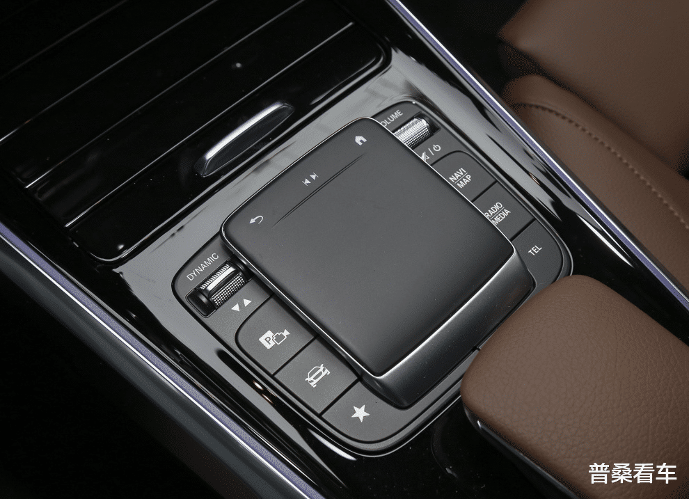 『奔驰GLC』连降6万让X1害怕!人称小号GLC,双天窗+64色氛围灯,关键还是7座