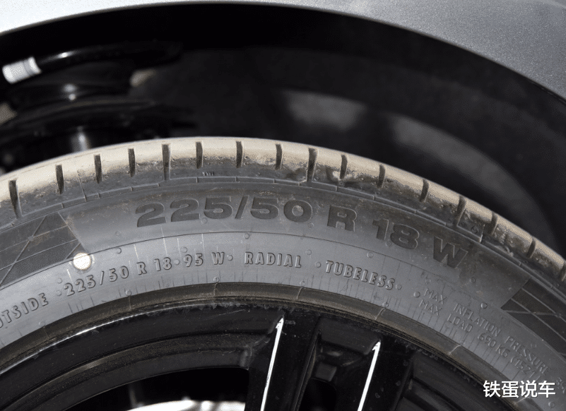 「雷克萨斯IS」整车原装进口,后备厢躺两个胖子还挺宽松,宝马3系GT上市