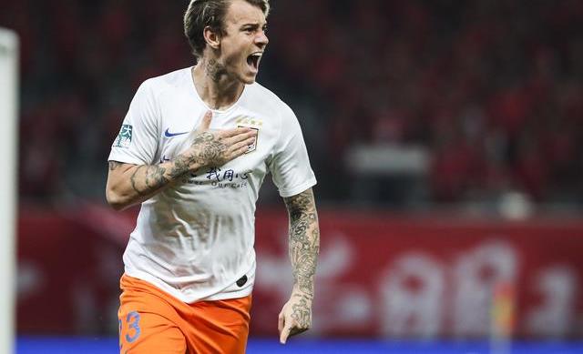 山东鲁能：鲁能两新星处境尴尬，本赛季踢中超有些困难，球队复兴需要他们