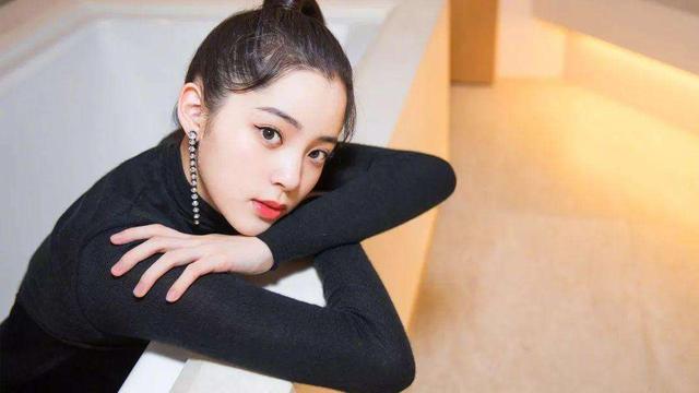 【欧阳娜娜】欧阳娜娜因同学爱上《创造营》，百变演绎主题曲，甜与酷随意切换