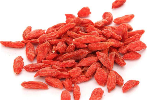 【枸杞】常吃（泡）枸杞，对身体有哪些实质性的好处？看老奶奶怎么理解的