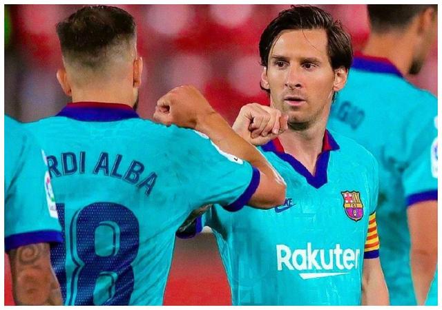 【梅西】扎心！同样是33岁，梅西收到5000万的年薪而C罗却只能离开伯纳乌