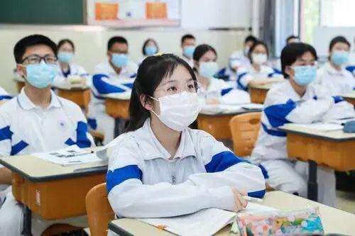 「教师」教育局发布通知：中小学生迎来好消息，家长不支持！