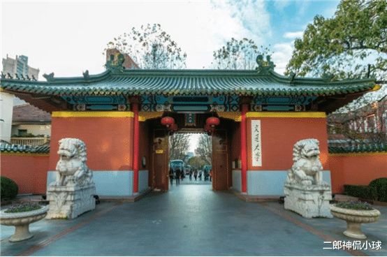 清华大学@大学毕业生工资排名，不是清华也不是北大，是它拿到冠军