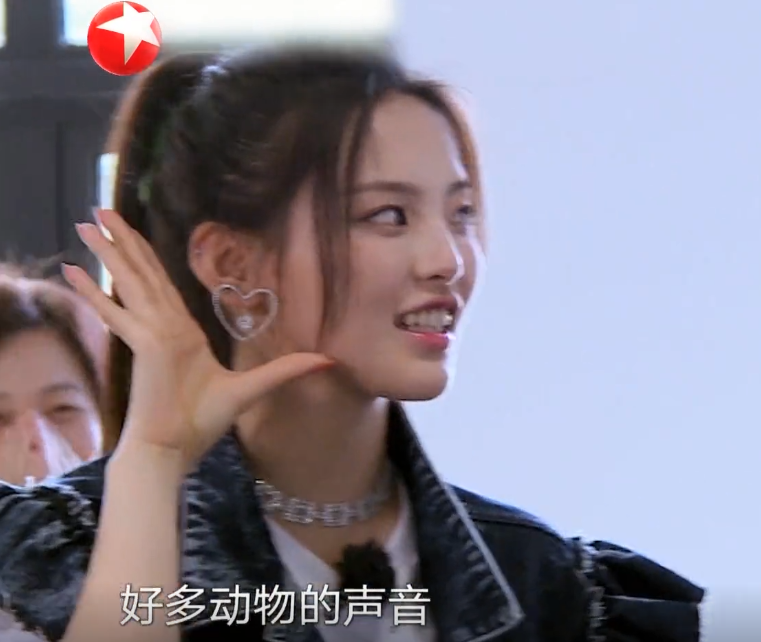 杨超越:杨超越知道雷佳音唱歌,用词不当引热议!网友:女团都这素质?