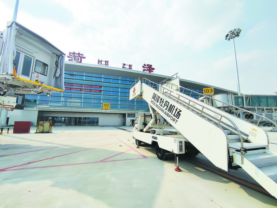 中国山东网菏泽 菏泽牡丹机场试飞成功