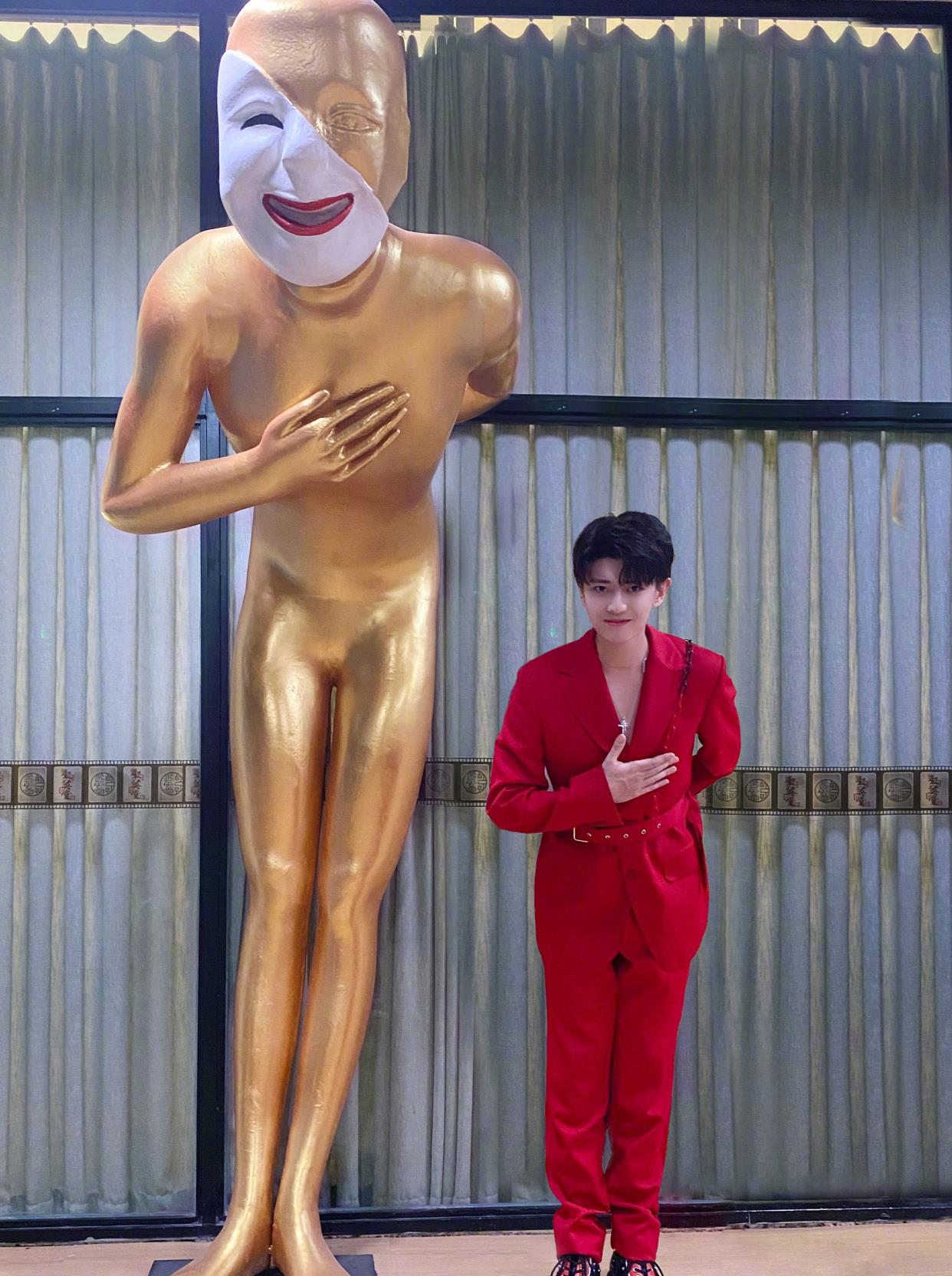 极限挑战|《极限挑战》来了！任嘉伦衣服了好可爱，他最多有三岁