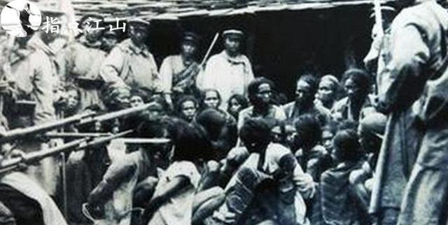 一个强大民族想彻底征服汉人, 于是, 创了一种文字强行让国人使用