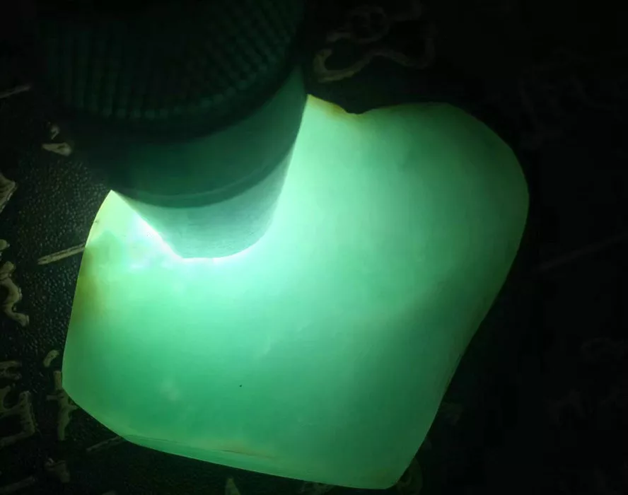 翡翠▲高端订制翡翠明料，经过玉雕大师之手后惊人蜕变，美到令人心醉！