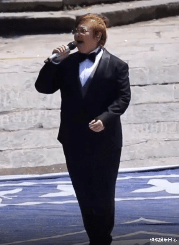 韩红|韩红减肥成功！身材瘦到完全撑不住衣服，网友直呼模样大变认不出