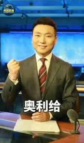 奥利|奥利给大叔接广告了？换上正装差点认不出，正能量背后故事显辛酸