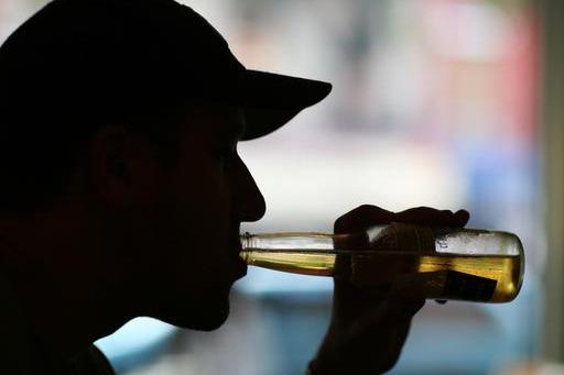 肝脏▲肝不好都写在脸上,脸上出现4种状况要注意,3件事不能再做了