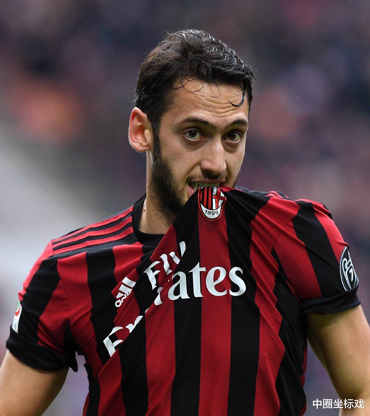 AC米兰|恰球王愈发关键；仍有意引进右后卫；将买对手一人——AC米兰新闻