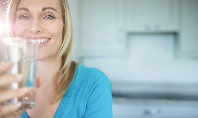 『肠胃』钟南山提醒：早起睡前爱喝“这种水”的人，迟早会将你送进医院