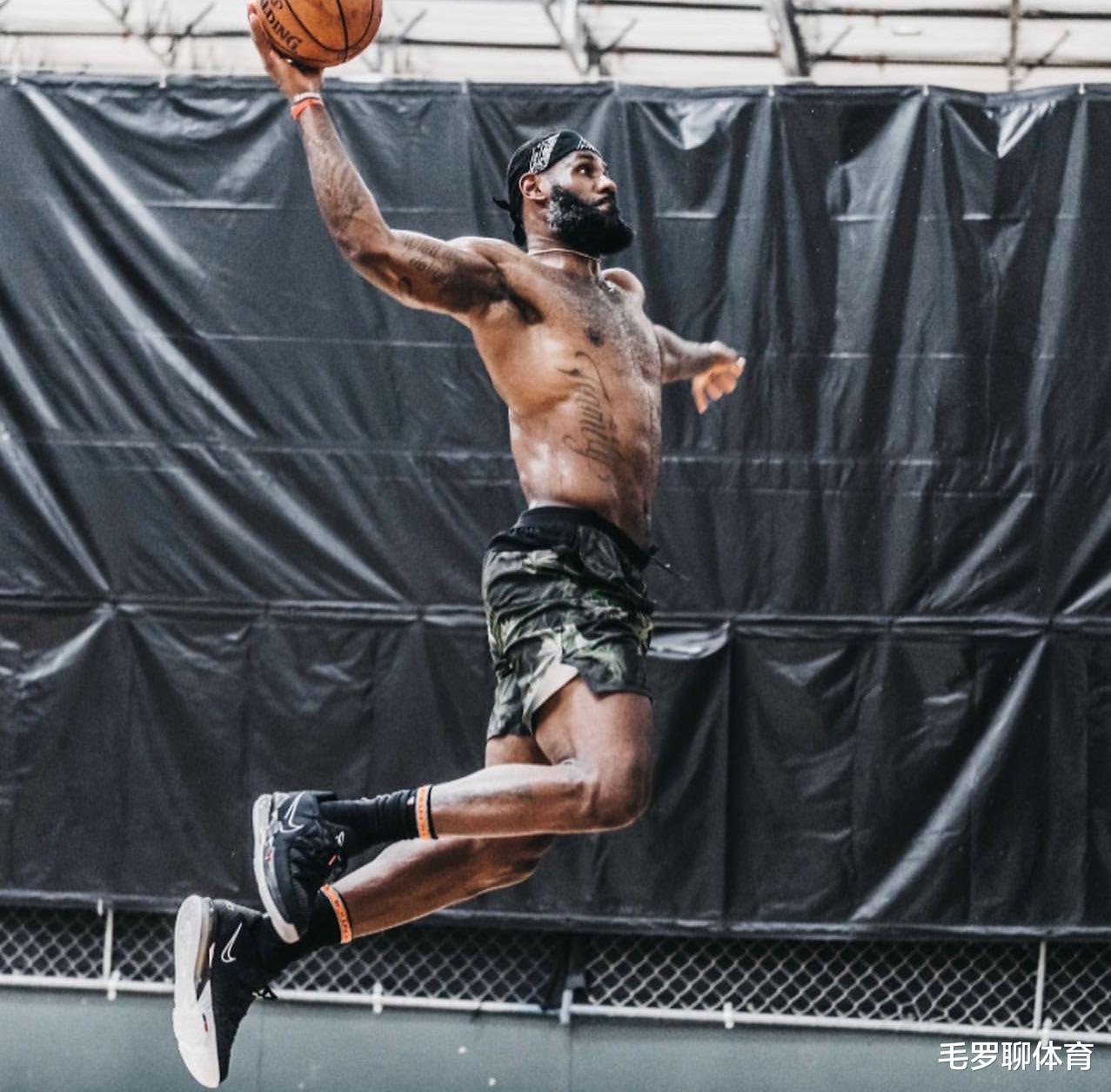 【勒布朗·詹姆斯】铁闸退赛1小时，詹皇亲信搬出勒布朗稳定军心，33+20主力霸气回击