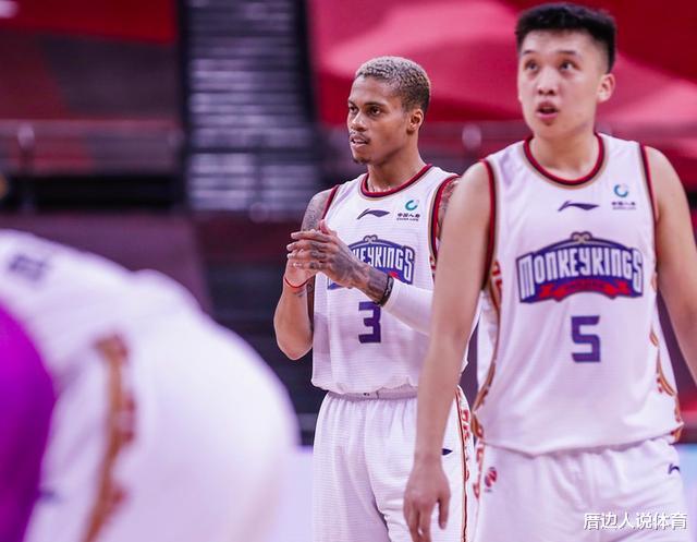 中国篮球|中国篮球尴尬了！超级外援轰74分后疯狂炫耀：一天连发21条推特