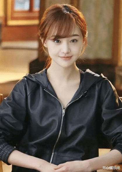 |郑爽与装修公司之间，不是道歉那么简单，两个因素暗示郑爽选择妥协