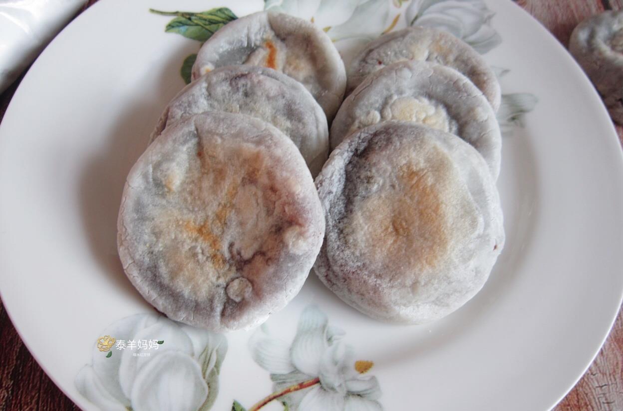 [肥肠]用糯米粉做的这小吃，香甜软糯不含油热量低，出锅就吃了4个