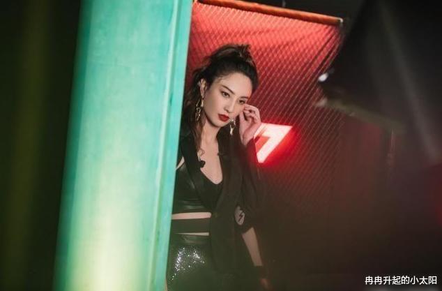 郑希怡|郑希怡：被钱嘉乐当众拽掉裤子，被树枝插穿肺部险离世
