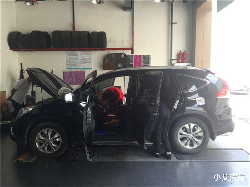 『豪车』小伙花15万买泡水辉腾,维修工检查后:比中彩票还幸运!