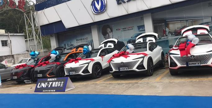 长安汽车■长安汽车“爆款”车型?每3分钟定出1台,轴距超2.7米,配双离合