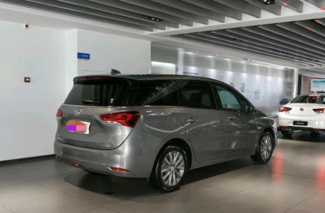 起亚汽车：还要啥朗逸！独立大6座MPV不香？从14.29万下探至10万出头了