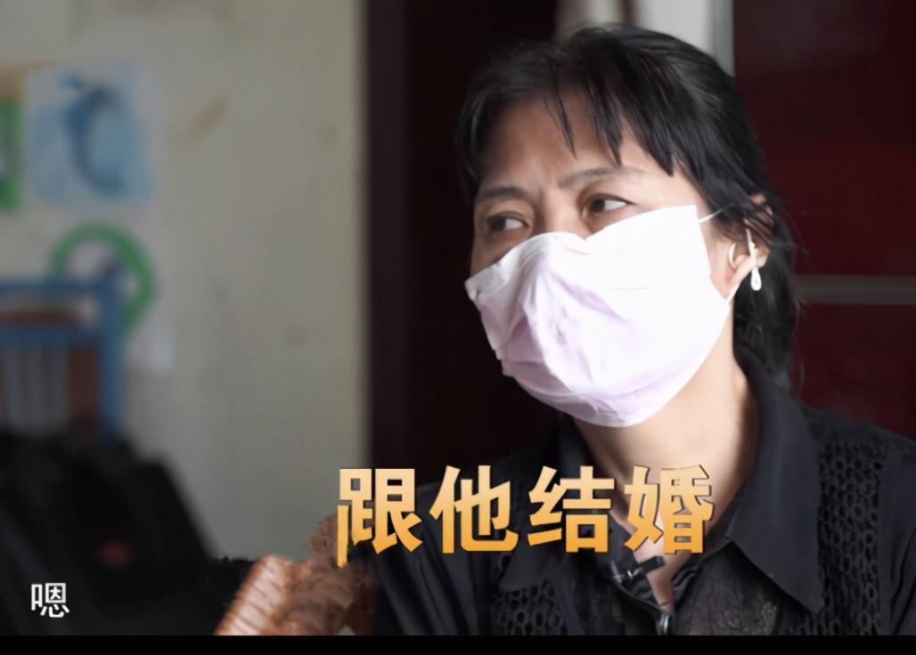 靳东|60岁大妈疯狂迷恋靳东,还要结婚一起生活:他跟我表白全国都知道