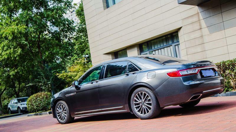 阿特兹■开过林肯大陆，再花35万提英菲尼迪Q70，车主：比一比就知道了